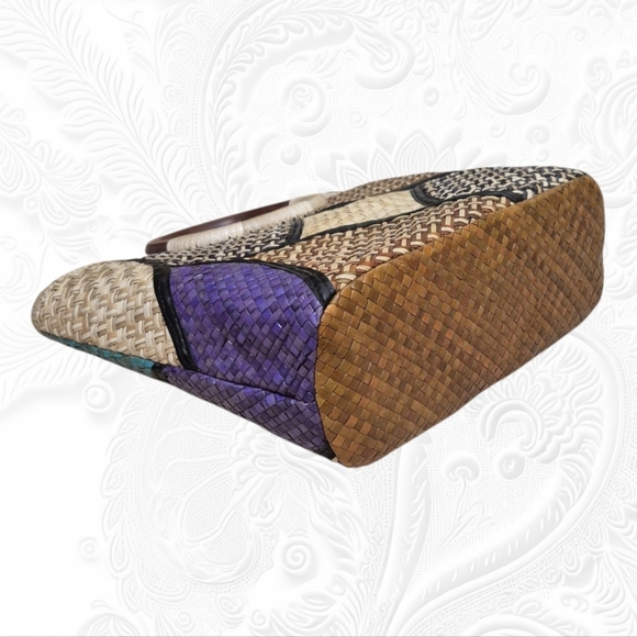 Handmade Woven Pandan Leaves Multicolor Tote Bag with Wooden Handles, Large - Picture 3 of 5